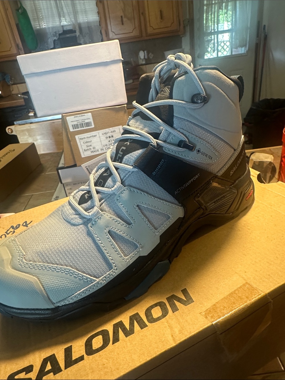 Salomon Men’s Light Gray and Black Hiking Boots